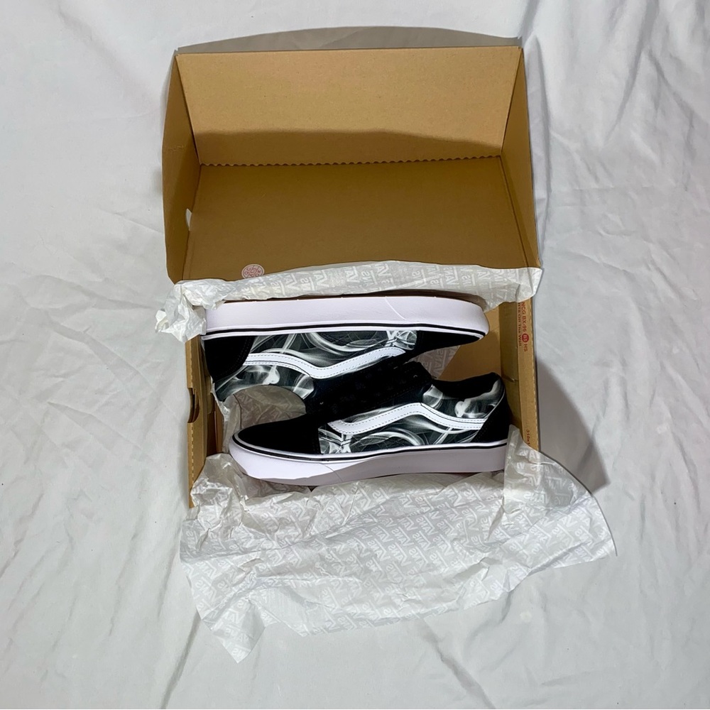 NEW IN BOX VANS Comfy Cush Old Skool Black & White Men’s Size 7.5/Women’s Size 9 - Picture 11 of 11